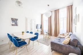 DeLuxe D16 Grand Suite next to the Synagogue